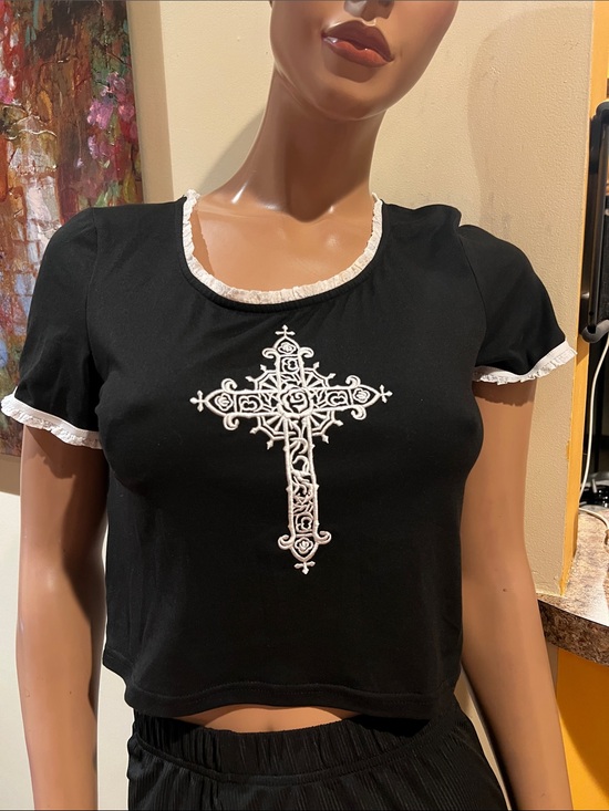 ROMWE Tops - ROMWE Black Crop Top with White Cross Appliqué